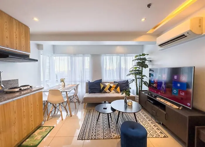 A2j Luxury 2br Bgc Near High Street, Malls *