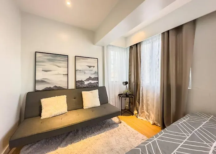A2j Luxury 2br Bgc Near High Street, Malls