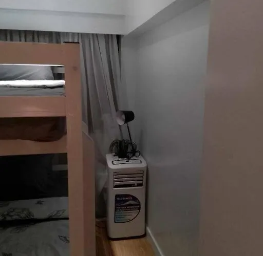 A2j Luxury 2br Bgc Near High Street, Malls * Manila