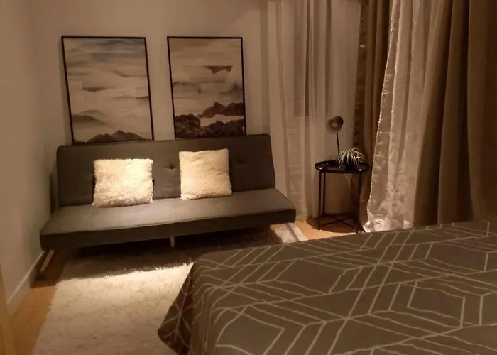 A2j Luxury 2br Bgc Near High Street, Malls * Manila