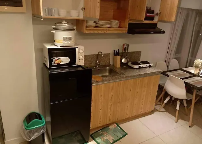A2j Luxury 2br Bgc Near High Street, Malls Manila