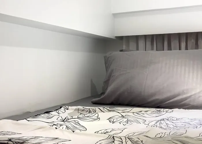 A2j Luxury 2br Bgc Near High Street, Malls